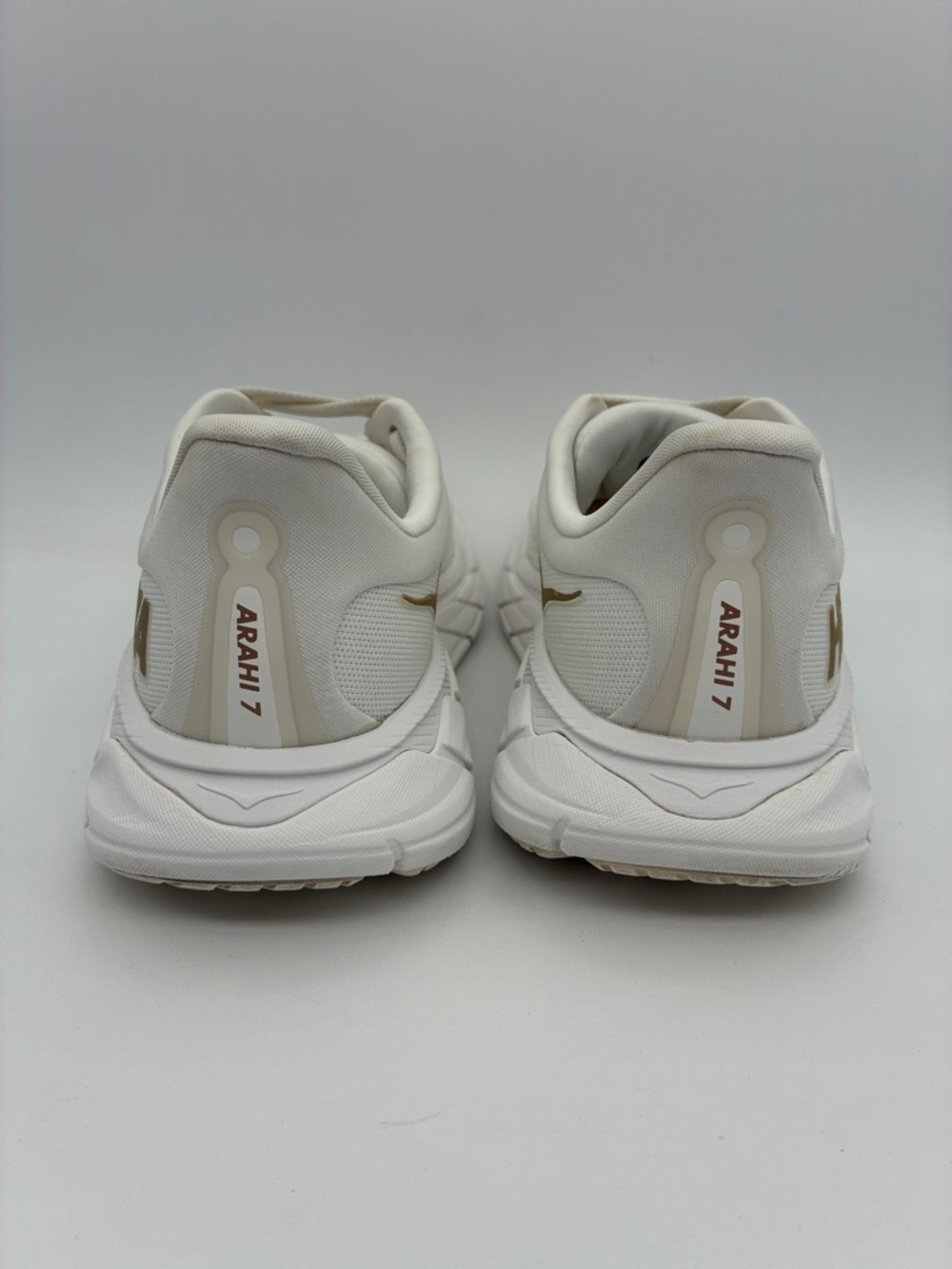 Hoka One One White Rose Gold Women's Arahi 7 Running Shoes   |  Size: 6B - Picture 3 of 16